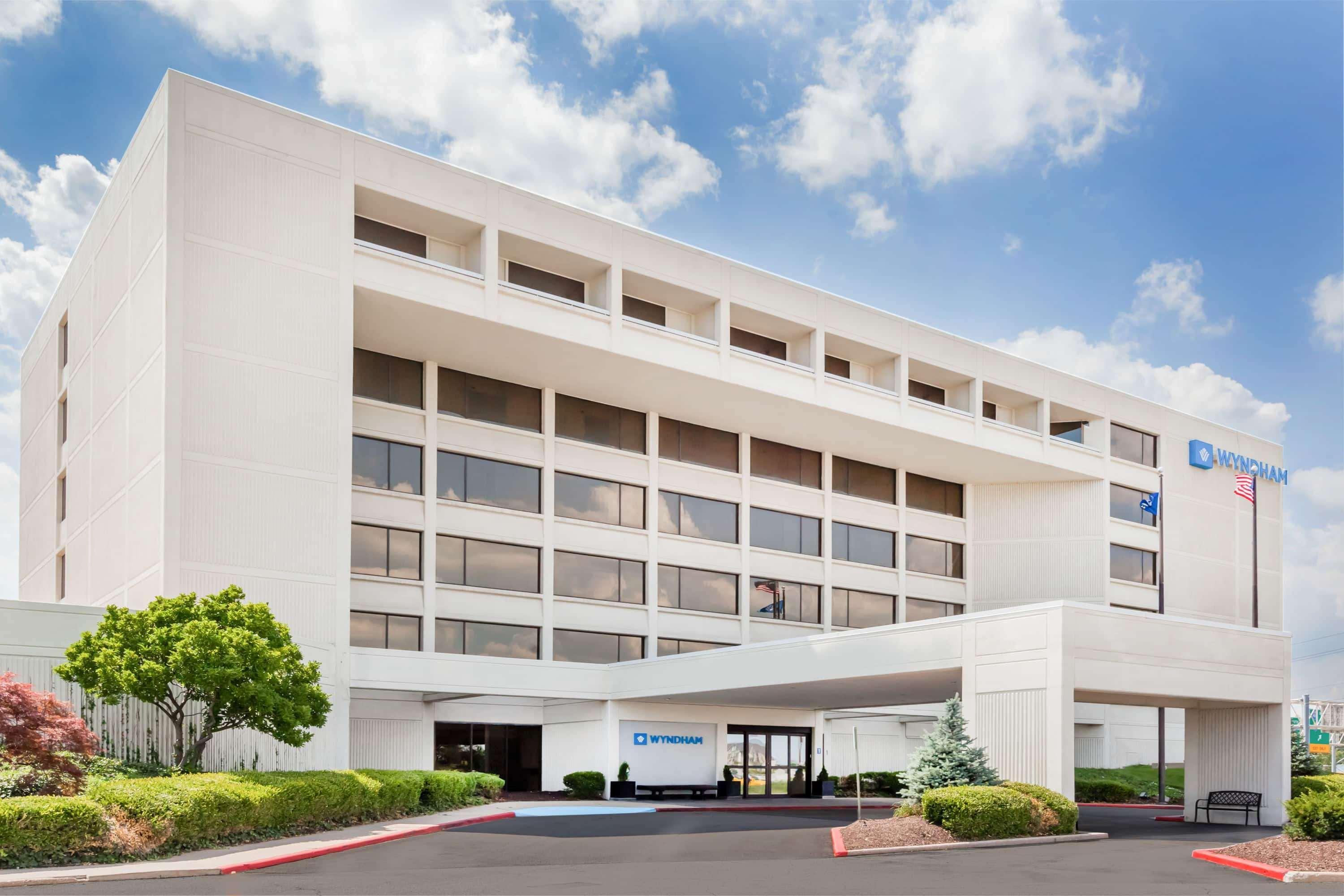 Wyndham Indianapolis Airport Hotel Exterior photo
