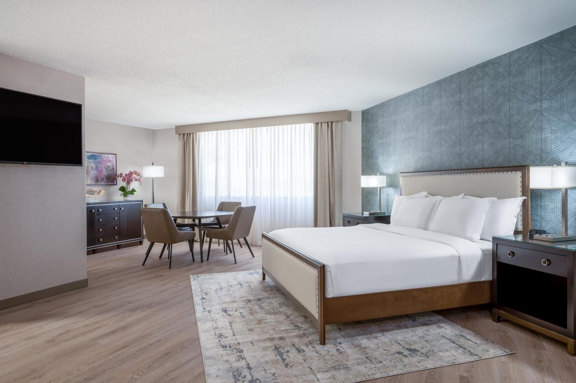 Wyndham Indianapolis Airport Hotel Exterior photo