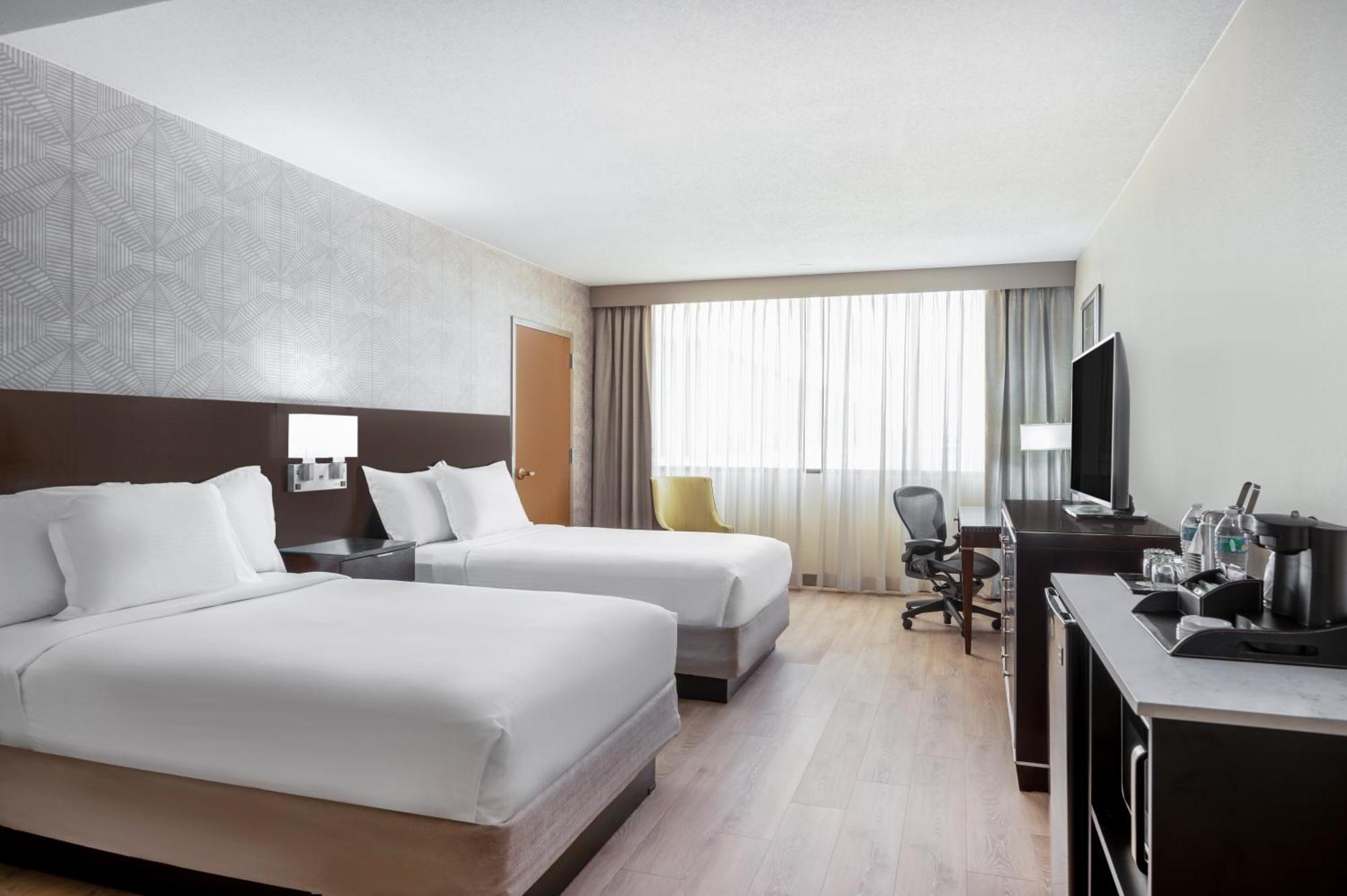 Wyndham Indianapolis Airport Hotel Exterior photo