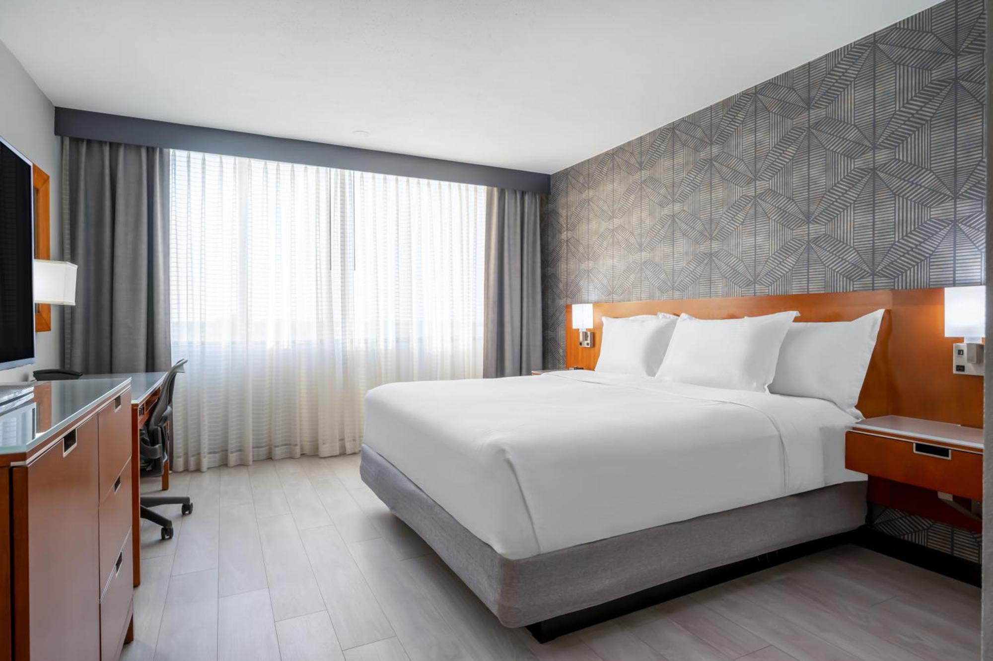 Wyndham Indianapolis Airport Hotel Exterior photo