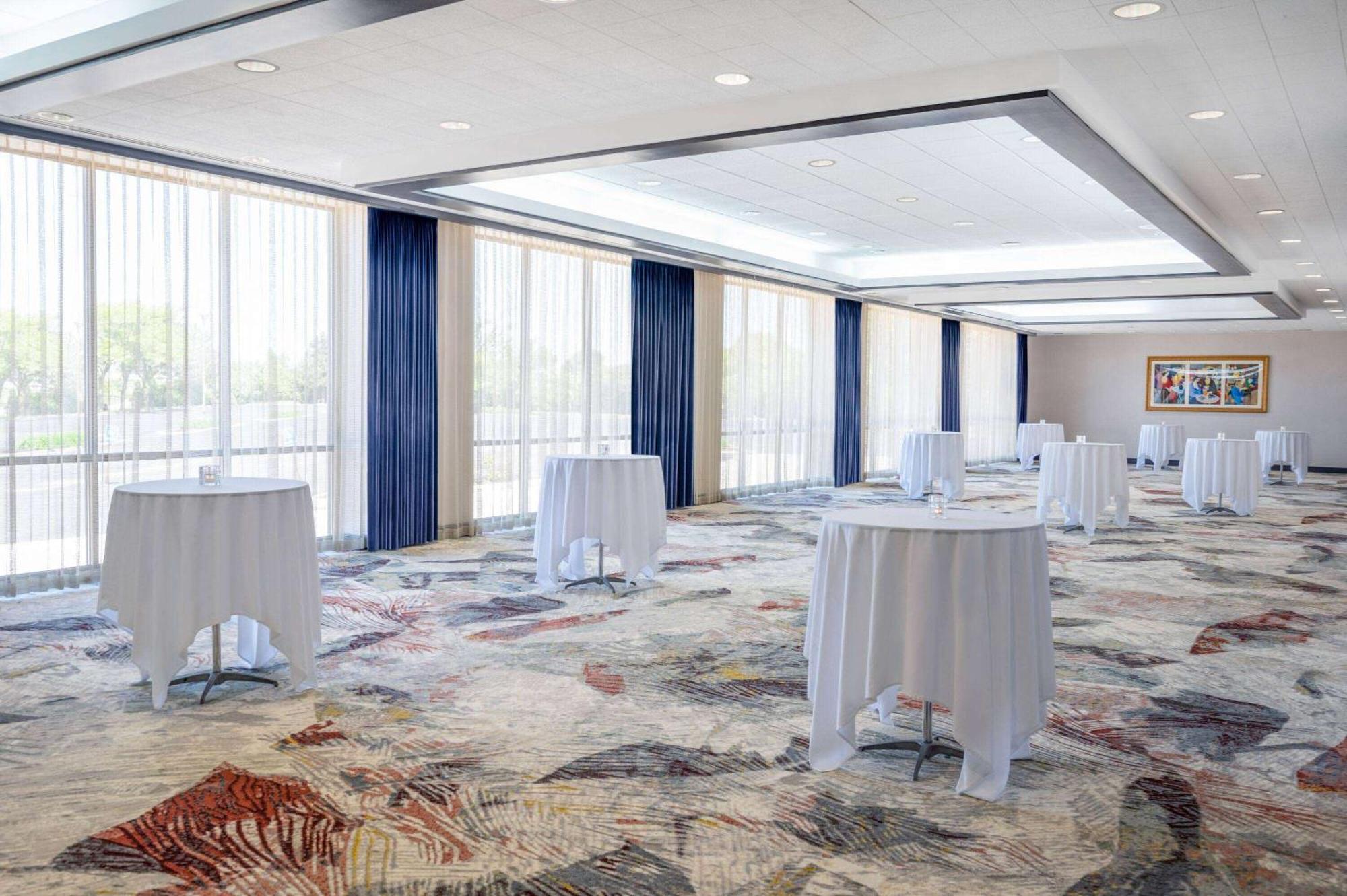 Wyndham Indianapolis Airport Hotel Exterior photo
