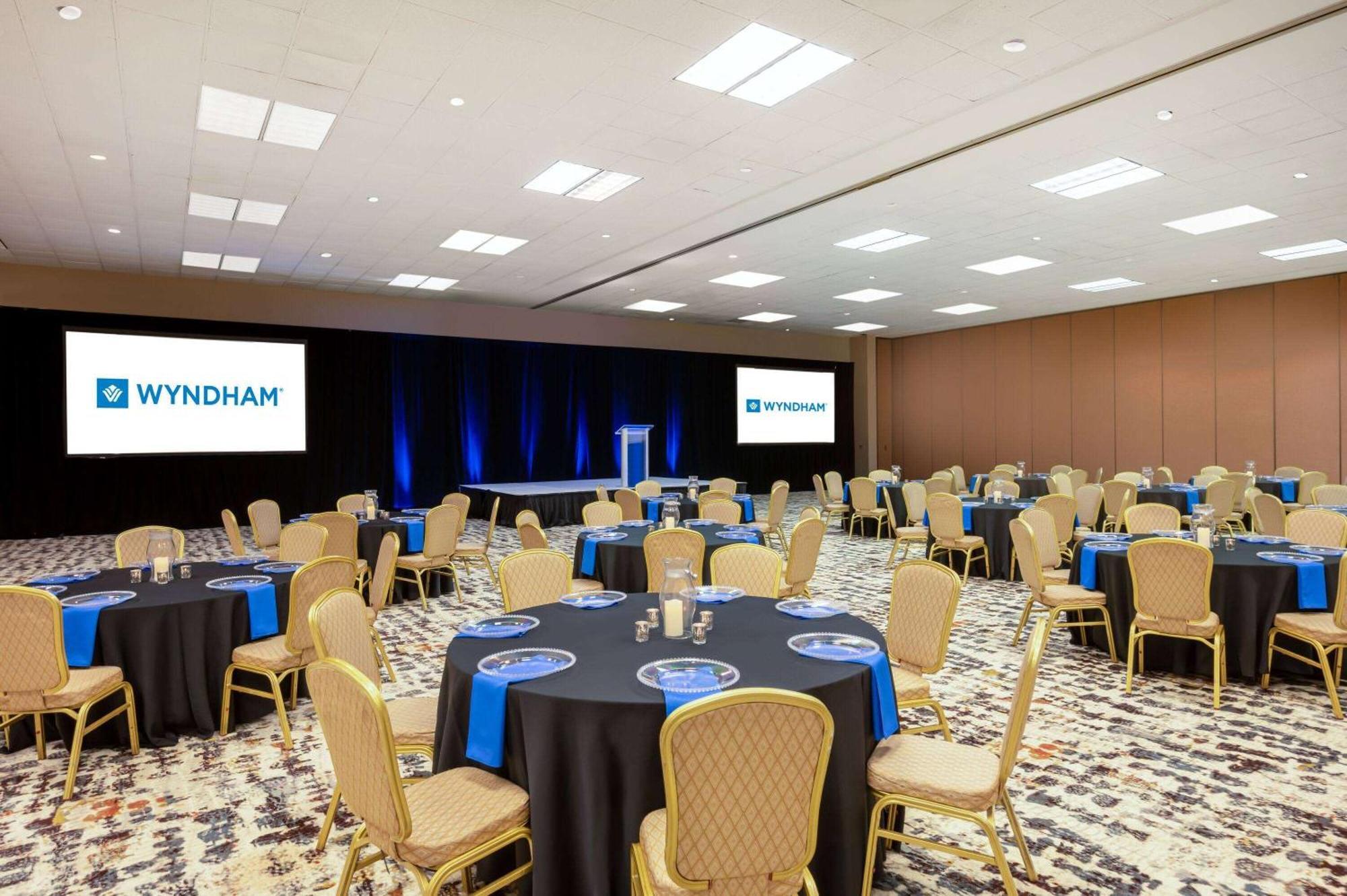 Wyndham Indianapolis Airport Hotel Exterior photo