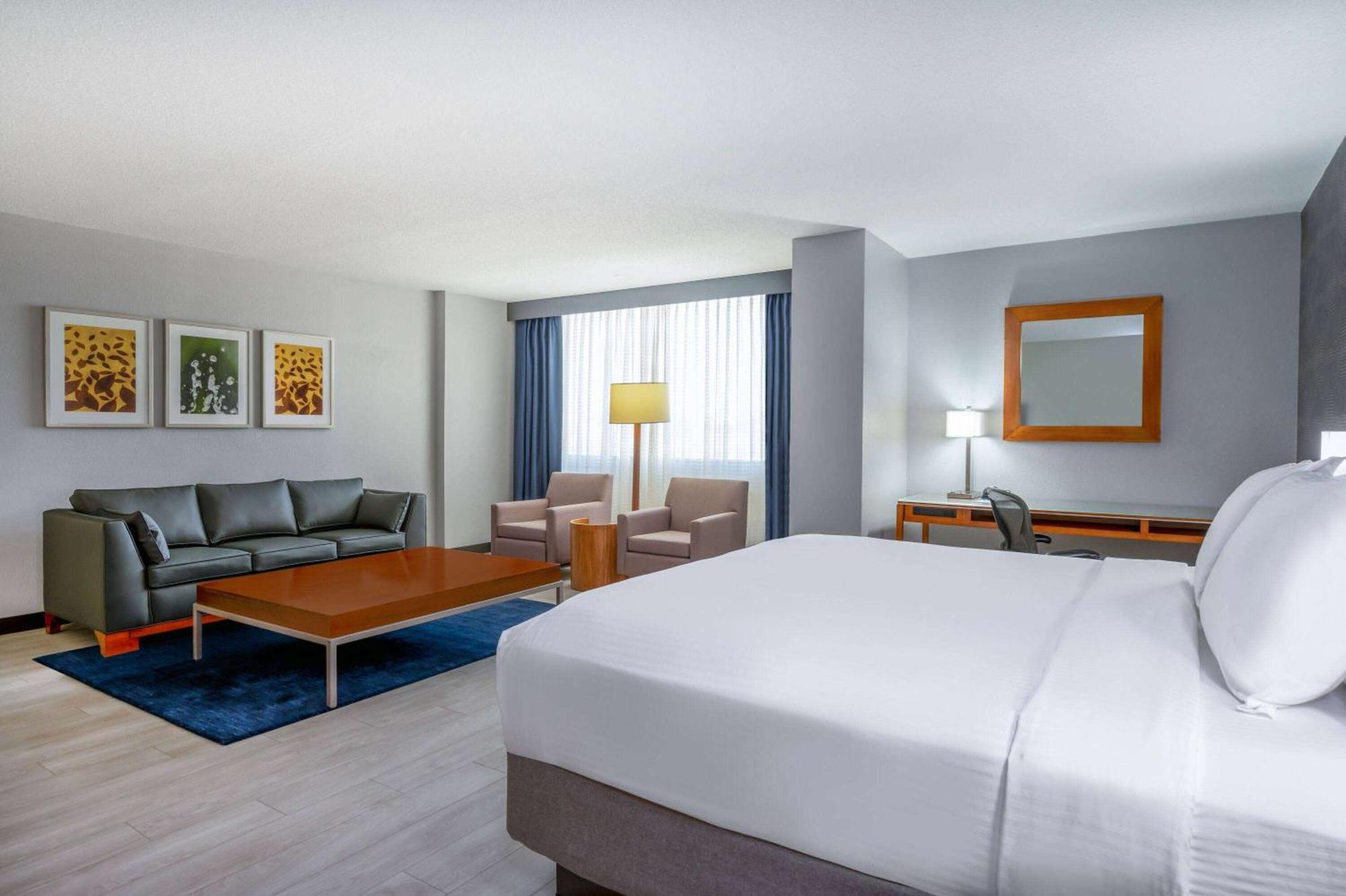 Wyndham Indianapolis Airport Hotel Exterior photo