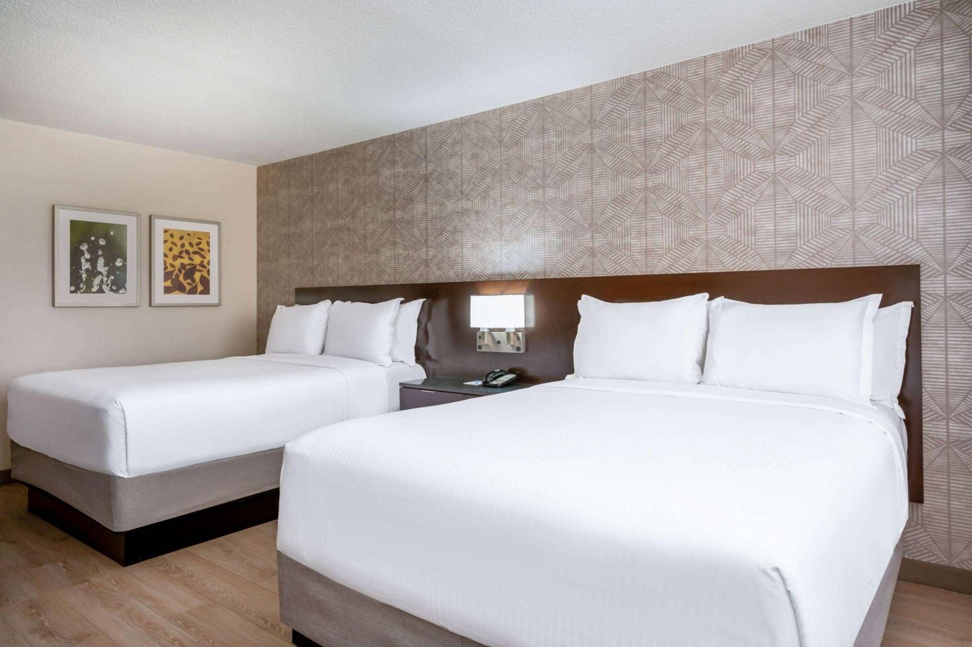 Wyndham Indianapolis Airport Hotel Exterior photo