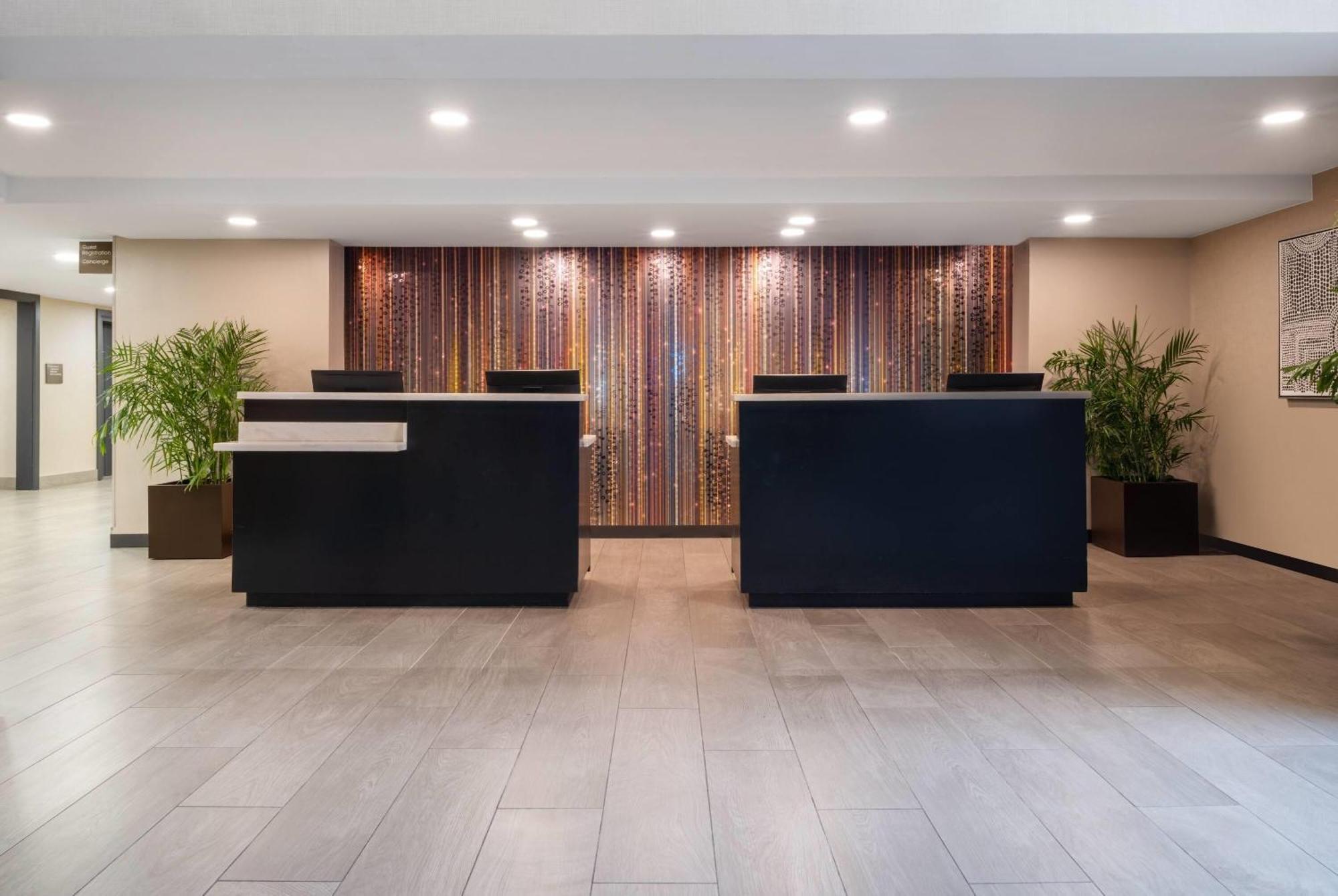Wyndham Indianapolis Airport Hotel Exterior photo